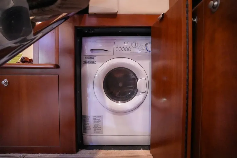 Slide: The Image of Sea Ray 52 Sundancer 2006 - 4448396