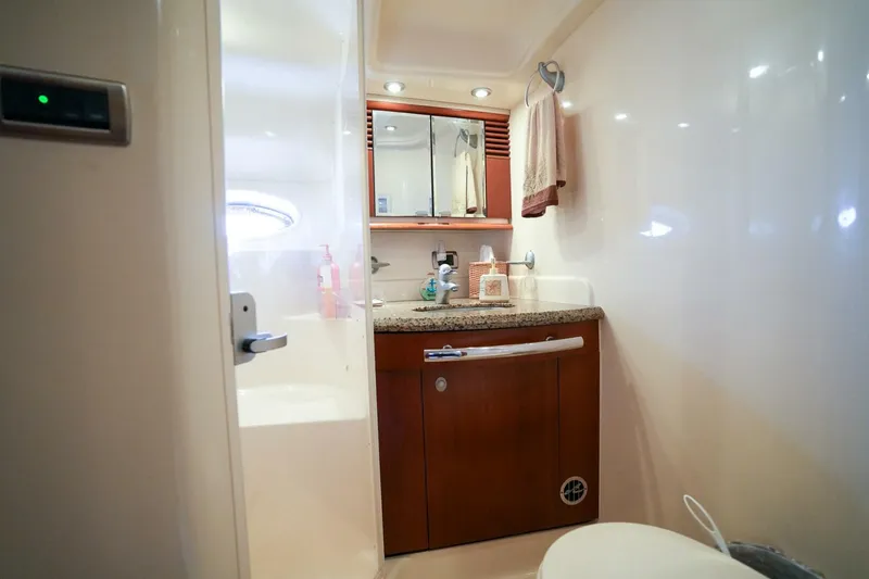 Slide: The Image of Sea Ray 52 Sundancer 2006 - 4448404