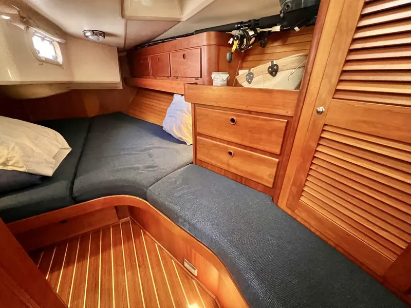 Slide: The Image of 1999 Sabre 402 Sailboat  - VELA DARE II - 4449582