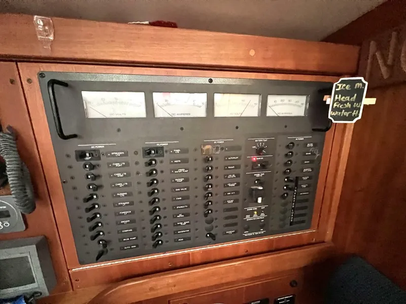 Slide: The Image of 1999 Sabre 402 Sailboat  - VELA DARE II - 4449586