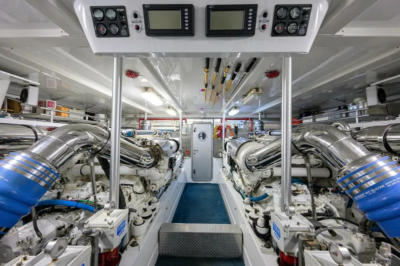 Slide: The Image of Sea Force IX 82 Enclosed Bridge 2004 - 4450382