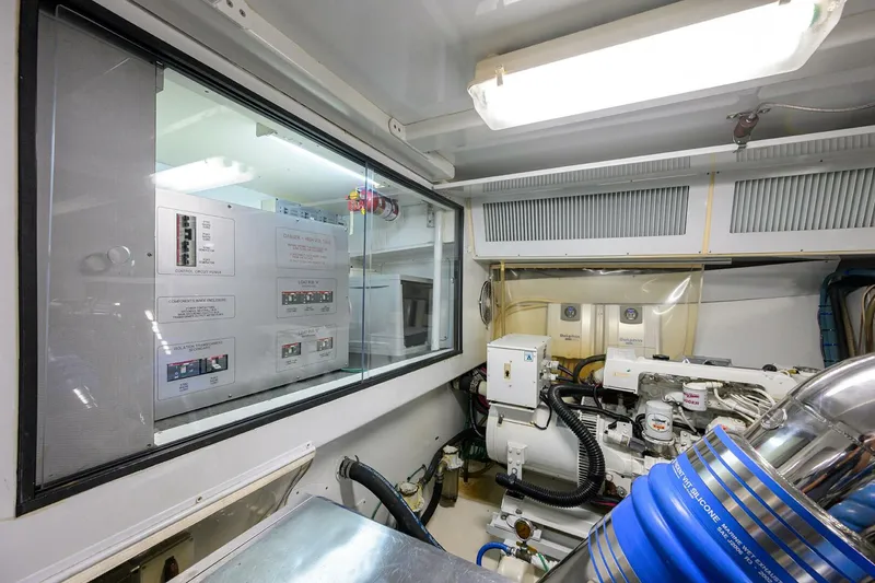 Slide: The Image of Sea Force IX 82 Enclosed Bridge 2004 - 4450388