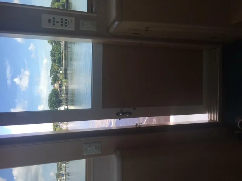 Slide: The Image of Hatteras 70 Cockpit Motor Yacht 1994 - 4452506