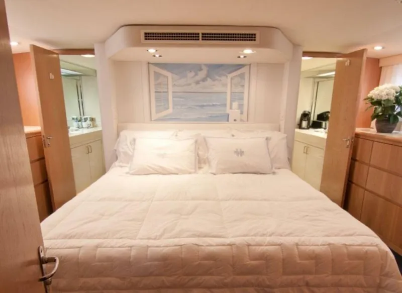 Slide: The Image of Hatteras 70 Cockpit Motor Yacht 1994 - 4452543