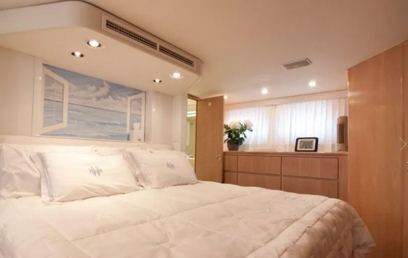 Slide: The Image of Hatteras 70 Cockpit Motor Yacht 1994 - 4452546