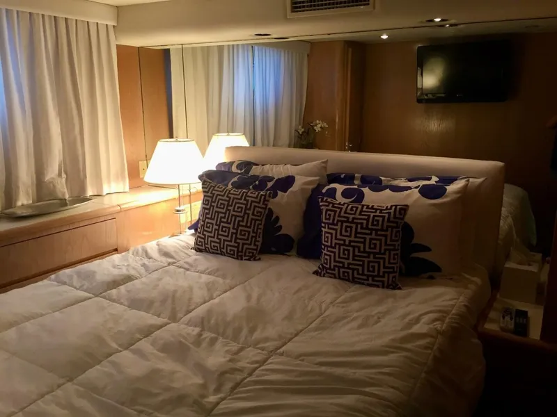 Slide: The Image of Hatteras 70 Cockpit Motor Yacht 1994 - 4452572