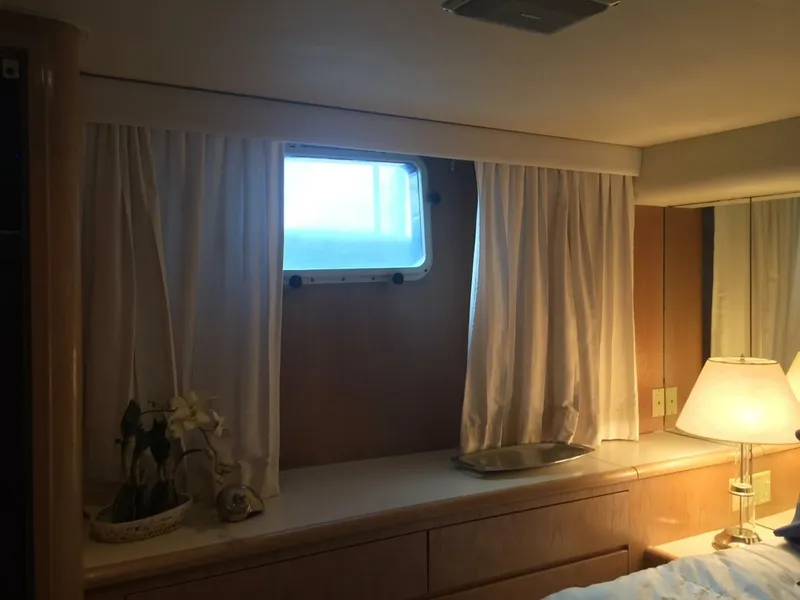 Slide: The Image of Hatteras 70 Cockpit Motor Yacht 1994 - 4452576