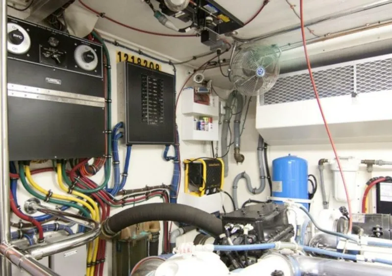 Slide: The Image of Hatteras 70 Cockpit Motor Yacht 1994 - 4452619