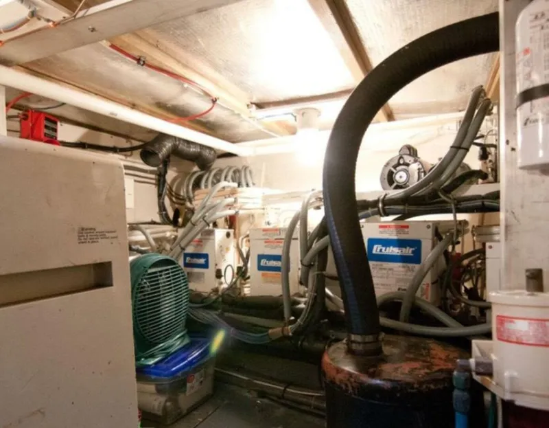 Slide: The Image of Hatteras 70 Cockpit Motor Yacht 1994 - 4452623