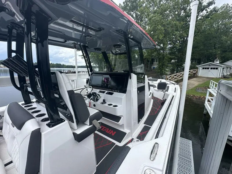 Slide: The Image of Fountain 32 NX 2024 - 4452976