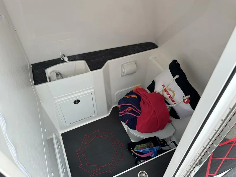 Slide: The Image of Fountain 32 NX 2024 - 4452988