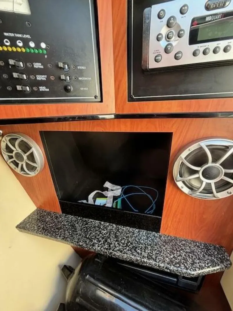 Slide: The Image of Monterey 328 SS 2011 - 4455820