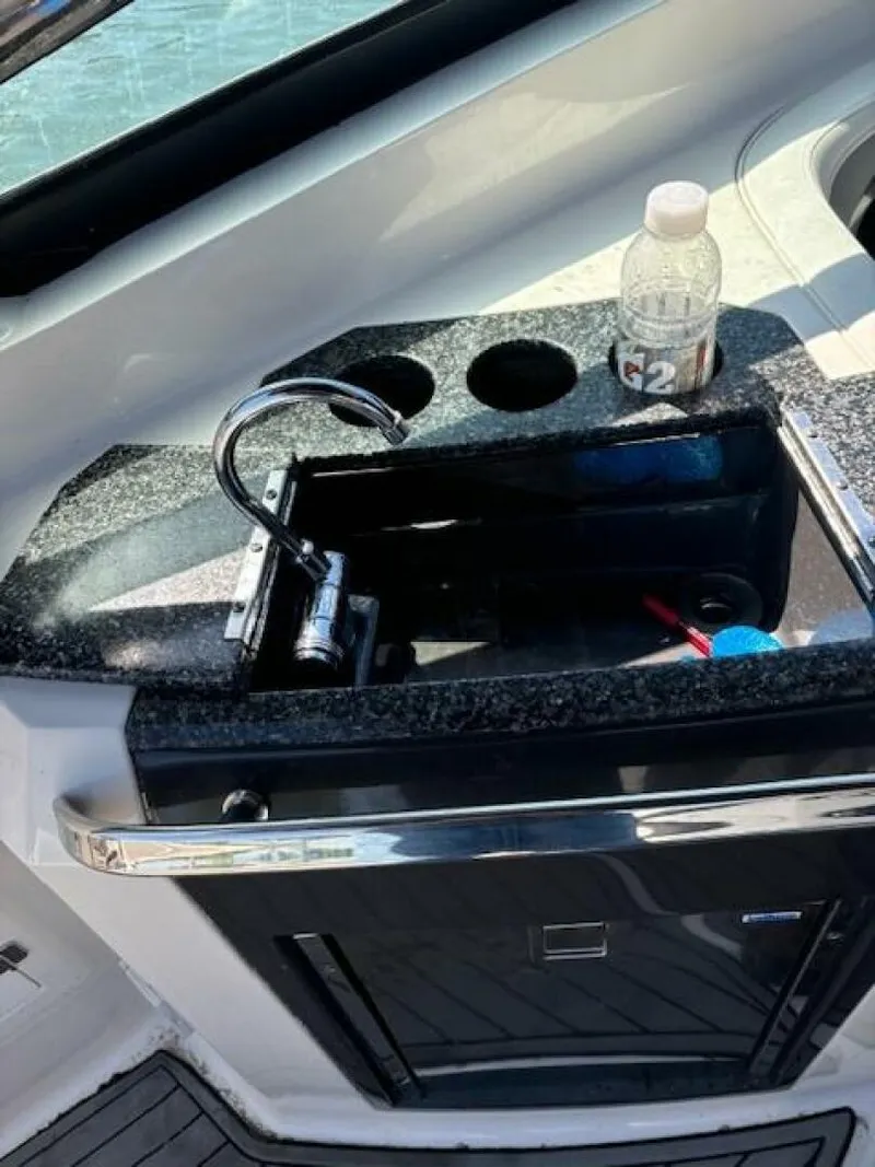 Slide: The Image of Monterey 328 SS 2011 - 4455822