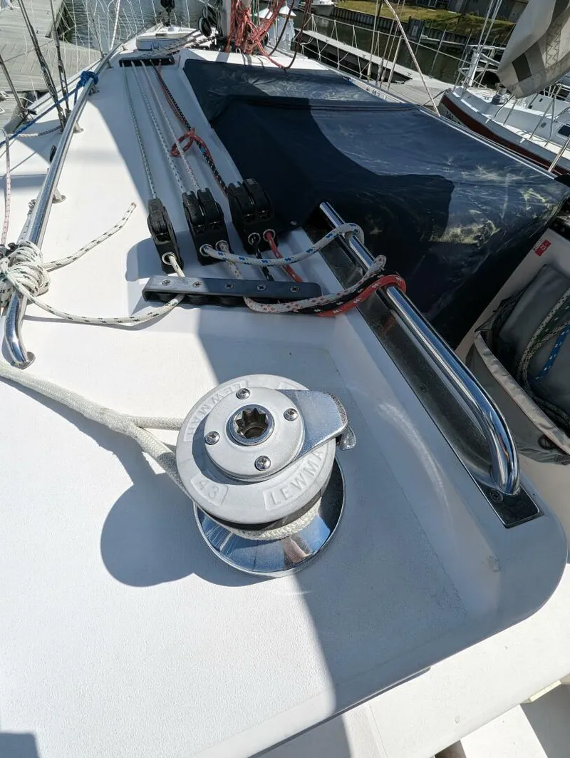 Slide: The Image of Canadian Sailcraft CS36 Merlin 1989 - 4455873