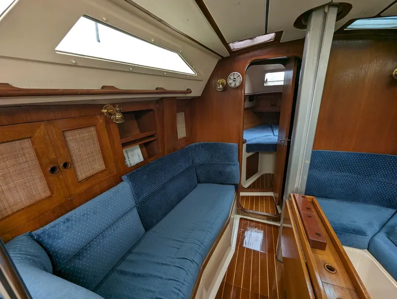 Slide: The Image of Canadian Sailcraft CS36 Merlin 1989 - 4455880