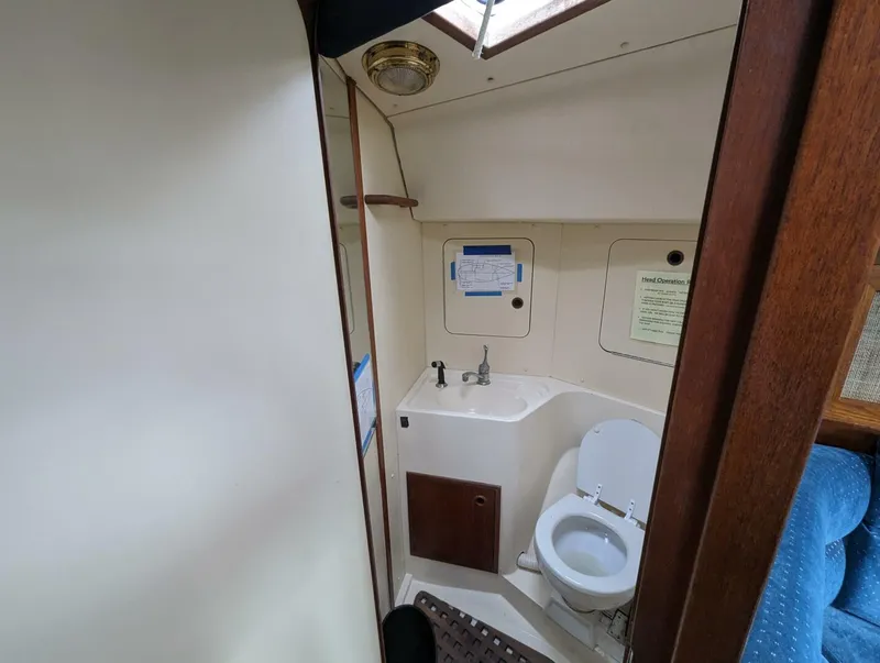 Slide: The Image of Canadian Sailcraft CS36 Merlin 1989 - 4455882