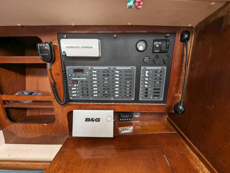 Slide: The Image of Canadian Sailcraft CS36 Merlin 1989 - 4455885