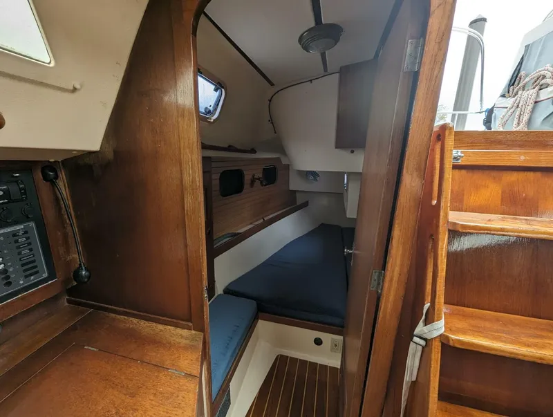 Slide: The Image of Canadian Sailcraft CS36 Merlin 1989 - 4455886