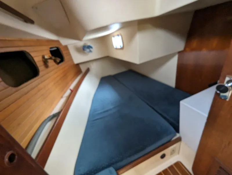 Slide: The Image of Canadian Sailcraft CS36 Merlin 1989 - 4455887