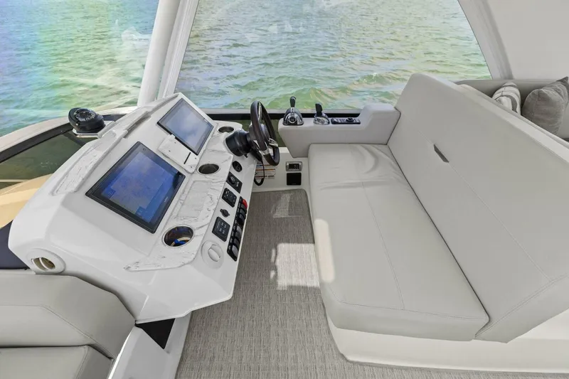 Slide: The Image of Flybridge Helm & Elecronics - 4458057