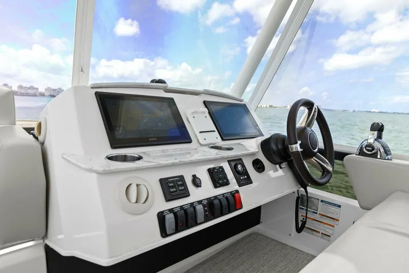 Slide: The Image of Flybridge Helm & Elecronics - 4458066