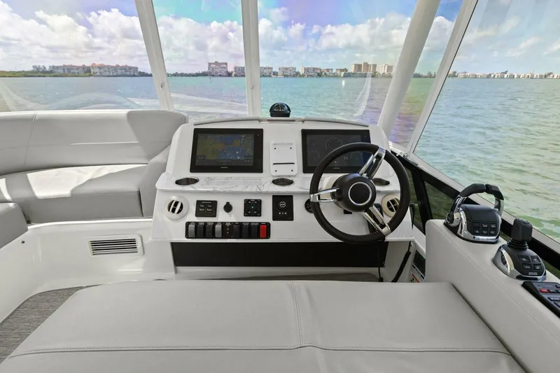 Slide: The Image of Flybridge Helm & Elecronics - 4458065