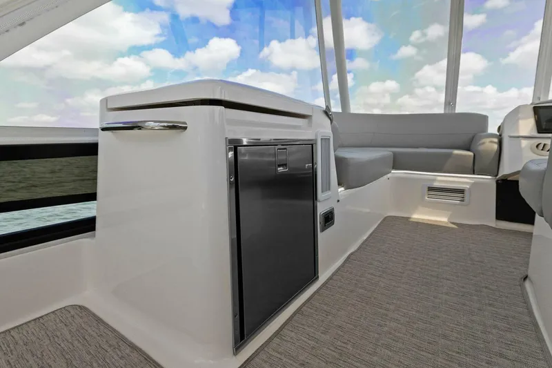 Slide: The Image of Flybridge Wetbar - 4458070