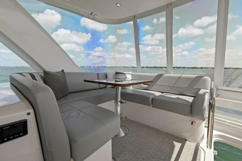 Slide: The Image of Flybridge Dinette - 4458069
