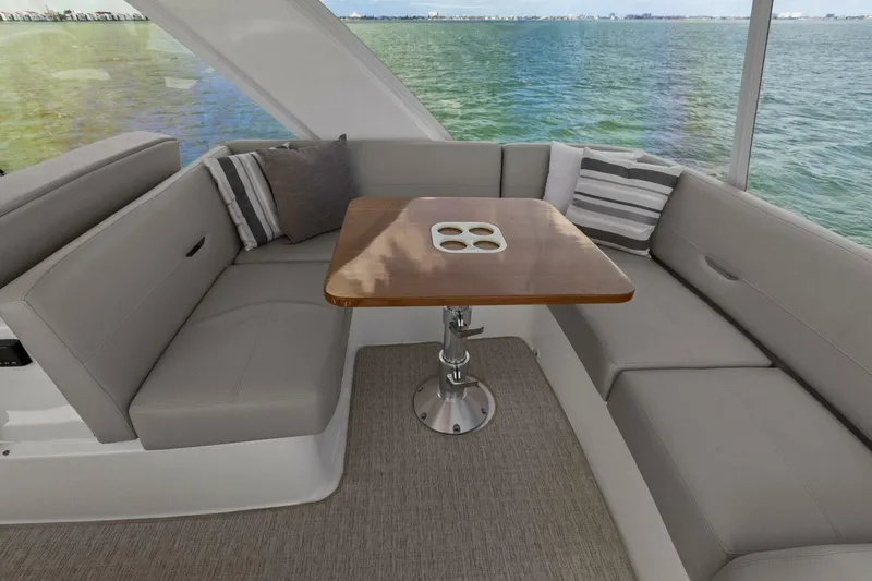 Slide: The Image of Flybridge Dinette - 4458071