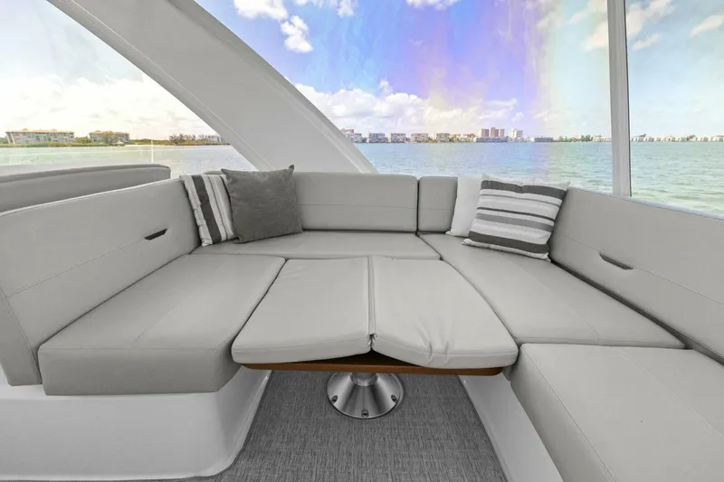 Slide: The Image of Flybridge Convertible Berth - 4458067