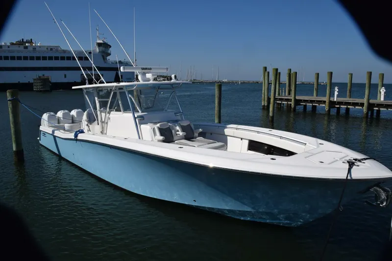 Slide: The Image of Invincible 42 Center Cabin 2018 - 4456957