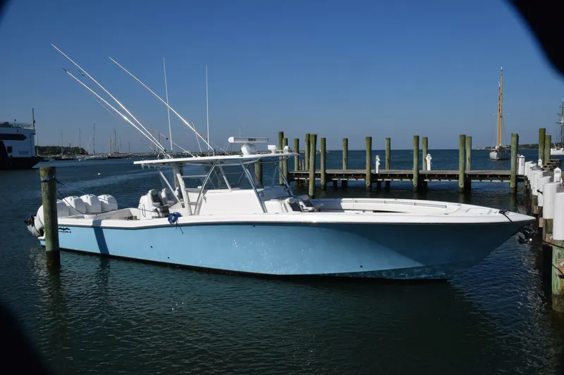 Slide: The Image of Invincible 42 Center Cabin 2018 - 4456958