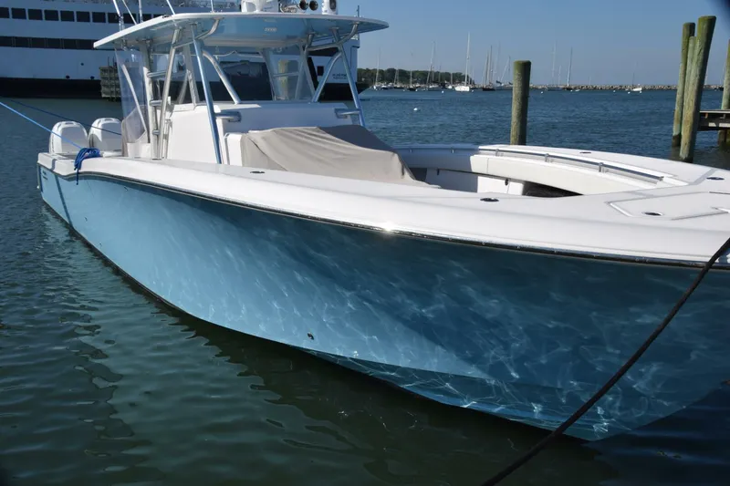 Slide: The Image of Invincible 42 Center Cabin 2018 - 4456959