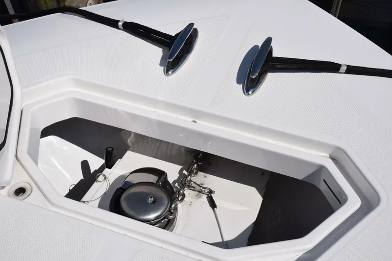 Slide: The Image of Invincible 42 Center Cabin 2018 - 4456897