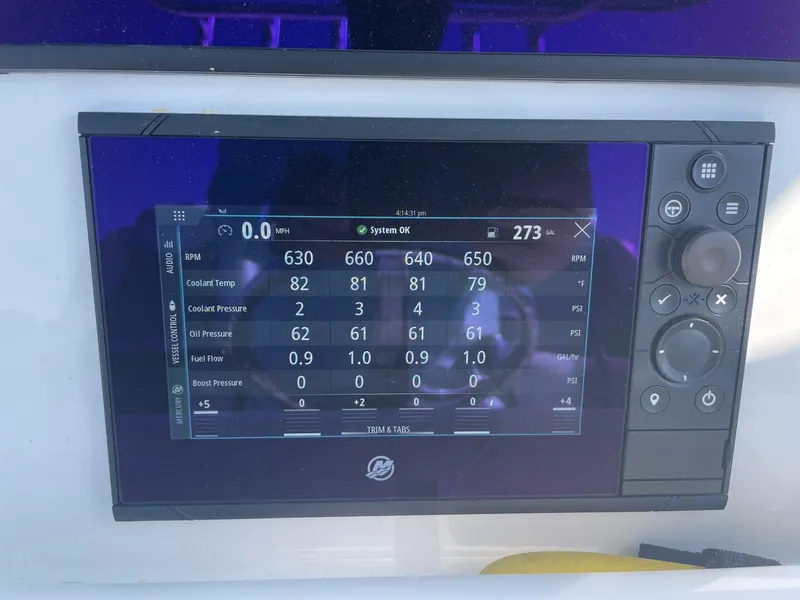 Slide: The Image of Invincible 42 Center Cabin 2018 - 4456998