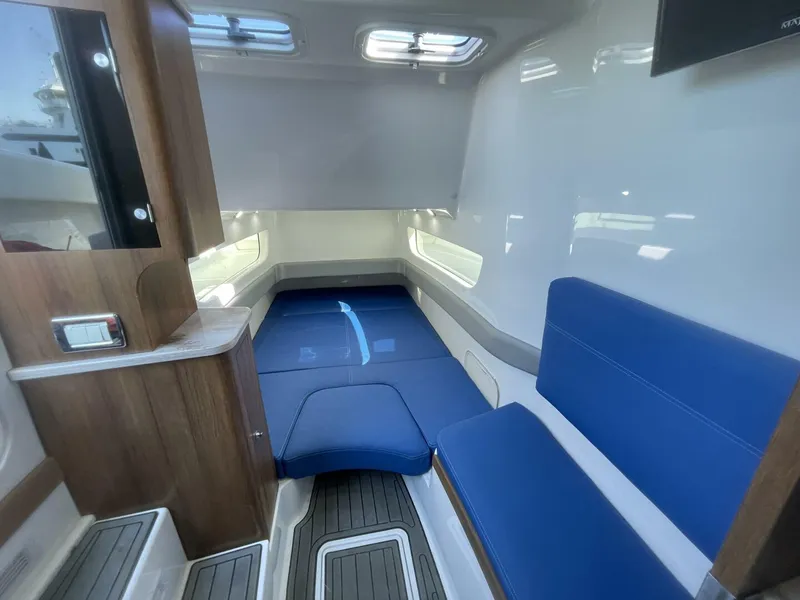 Slide: The Image of Invincible 42 Center Cabin 2018 - 4457790