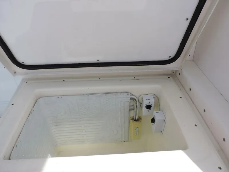 Slide: The Image of 11 Bait Freezer Inside - 4456810