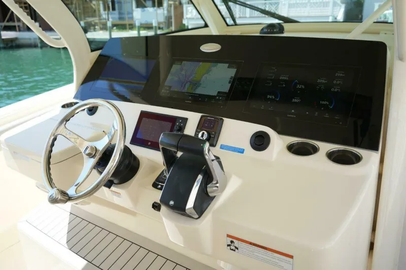 Slide: The Image of Helm Electronics 2022 38 LXF Scout - 4457178