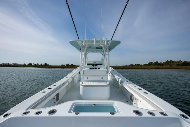 Slide: The Image of Yellowfin 34 Offshore 2025 - 5198077