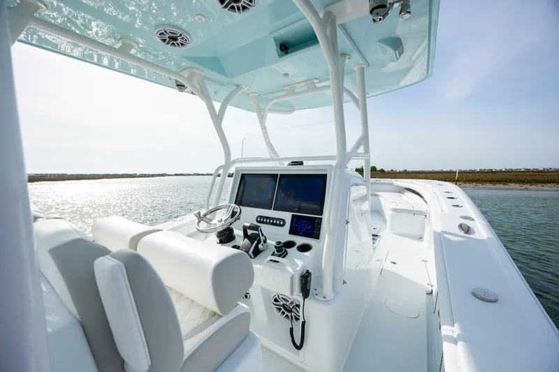 Slide: The Image of Yellowfin 34 Offshore 2025 - 5198096