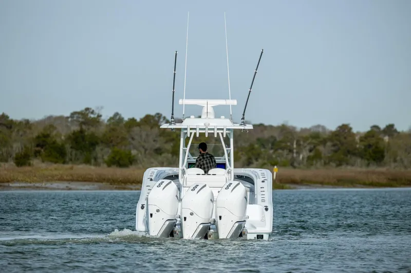 Slide: The Image of Yellowfin 34 Offshore 2025 - 5198070