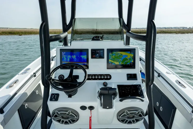 Slide: The Image of Yellowfin 26 Hybrid 2025 - 5186711