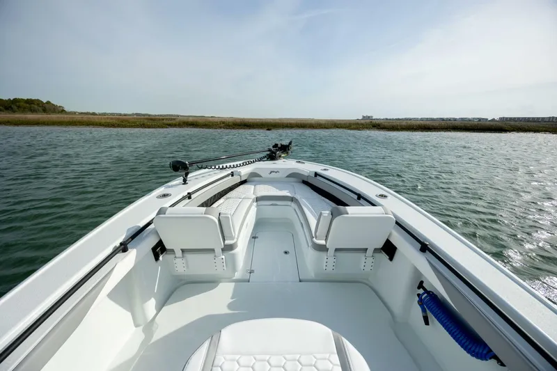 Slide: The Image of Yellowfin 26 Hybrid 2025 - 5186715