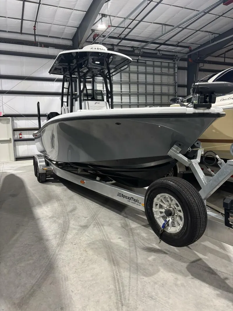 Slide: The Image of Yellowfin 26 Hybrid 2025 - 5182685