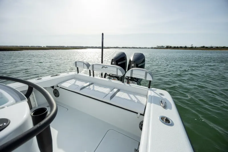 Slide: The Image of Yellowfin 26 Hybrid 2025 - 5186704