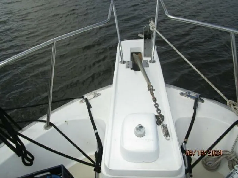 Slide: The Image of 40' Mainship anchor windlass - 4462839