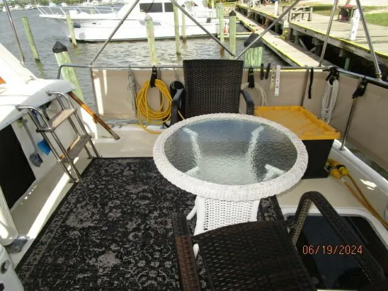 Slide: The Image of 40' Mainship sundeck starboard - 4462898