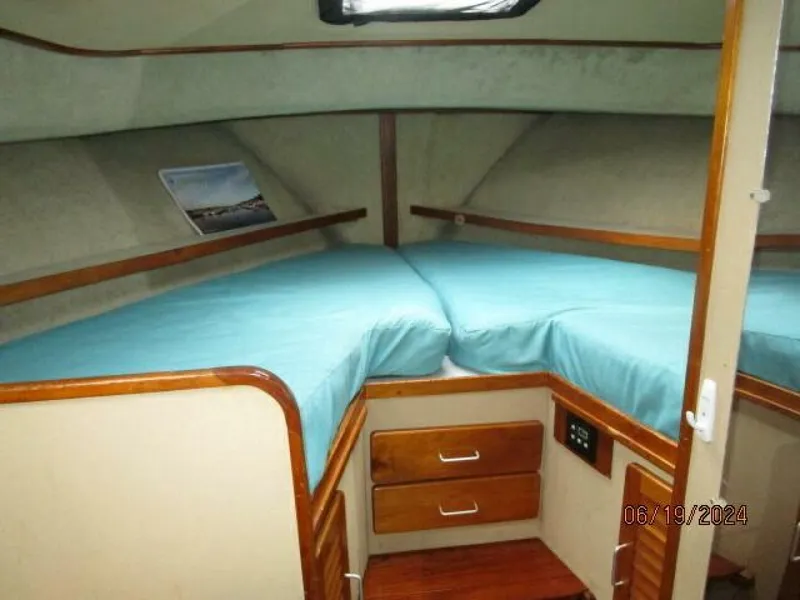 Slide: The Image of 40' Mainship guest stateroom - 4462859