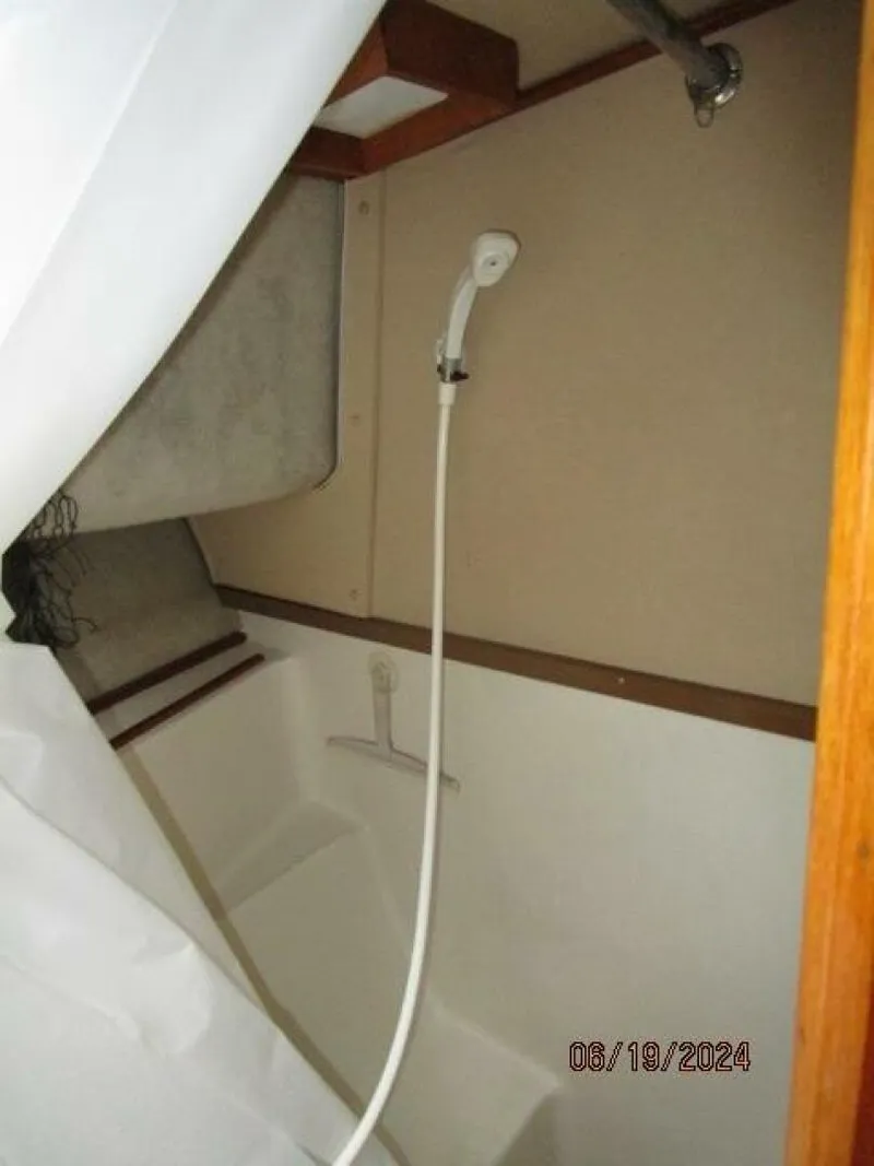 Slide: The Image of 40' Mainship guest stateroom shower - 4462863