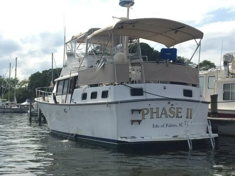 Slide: The Image of 40' Mainship port aft profile2 - 4462874